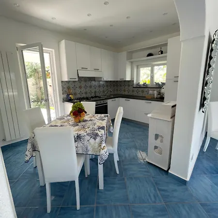 Hébergement de vacances Ischitana - Terrazza Con Giardino