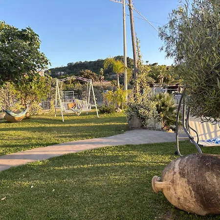 Ischitana - Terrazza Con Giardino Hébergement de vacances *