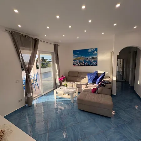 Ischitana - Terrazza Con Giardino Hébergement de vacances *