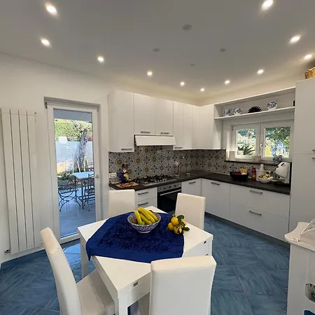 Hébergement de vacances Ischitana - Terrazza Con Giardino *