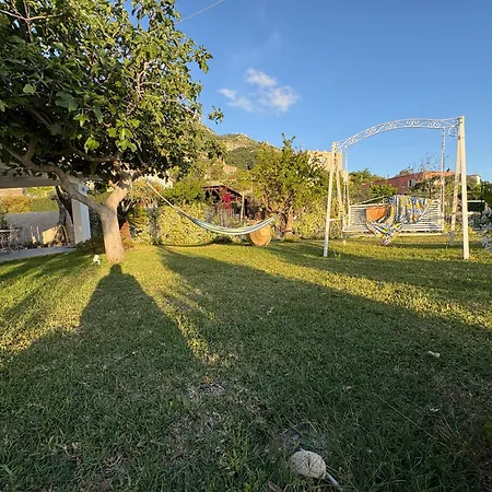 Ischitana - Terrazza Con Giardino Hébergement de vacances *